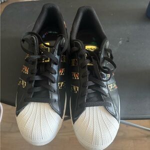 Adidas shell toe men’s sneaker